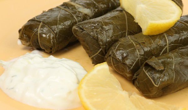 Лозови сарми с бяла риба