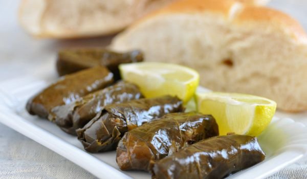 Лозови сарми с месо и маслини