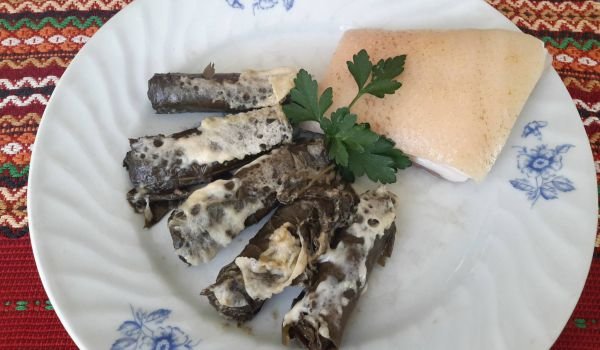 Лозови сарми със сланина