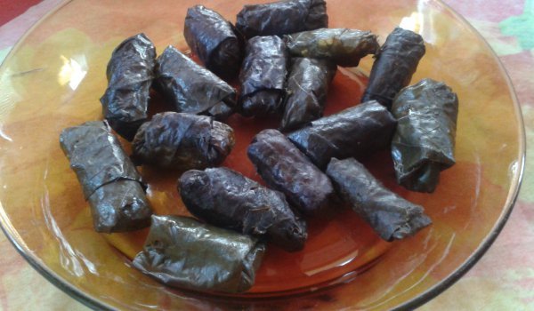 Лозови сарми със сумак и ябълки