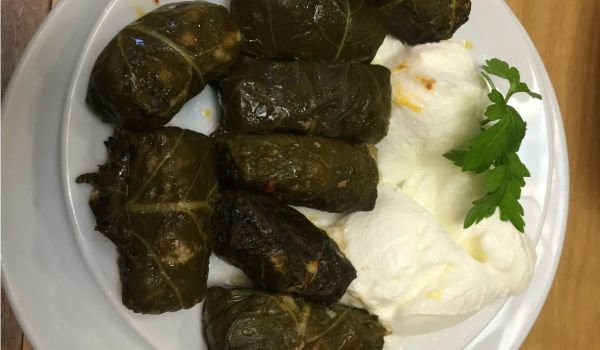 Лозови сармички с ядки