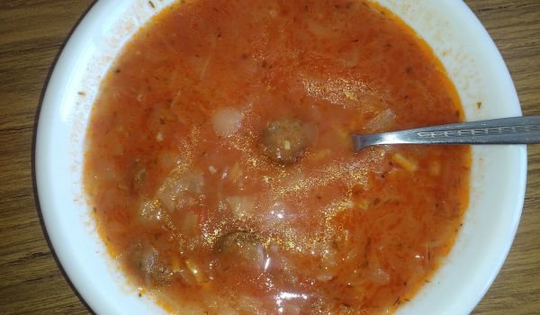 Лучена яхния с домашна луканка
