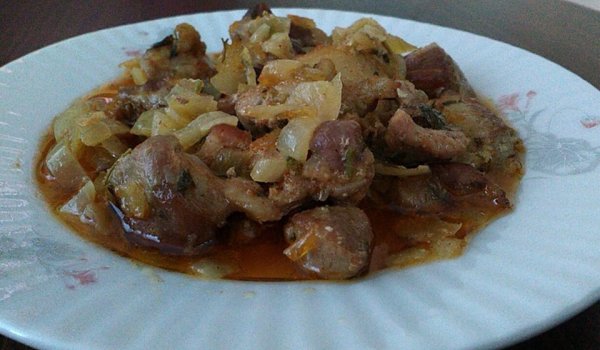 Лучена яхния със свински хапки