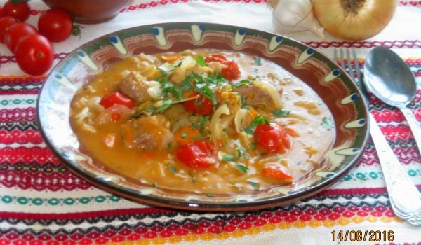 Лучена яхния със свинско