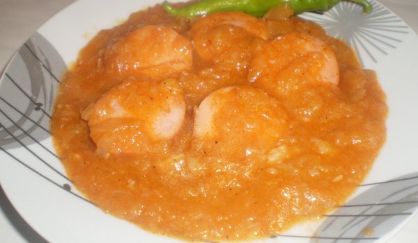 Лучена каша с наденица