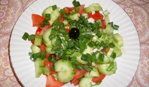 Лучена салата със сок от нар