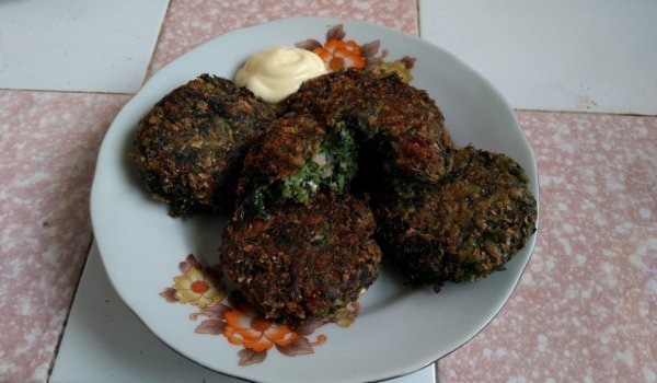 Магданозени кюфтета с шунка