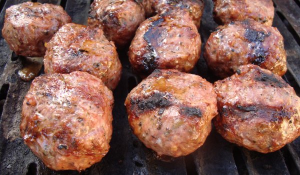 Майсторски печени агнешки кюфтенца