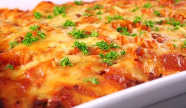 Макаронена лазаня с кайма и сметана