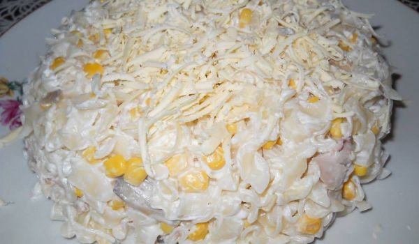 Макаронена салата с пиле