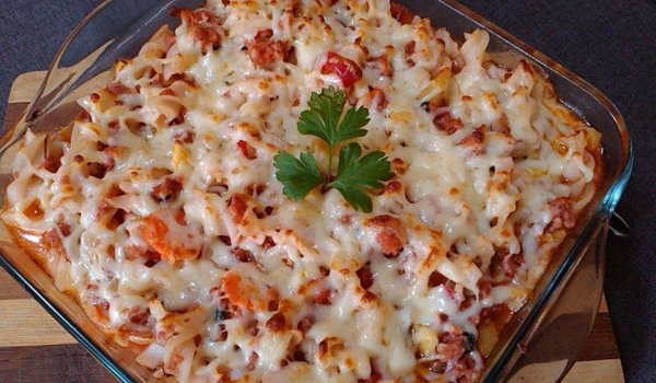 Макаронена запеканка с кайма