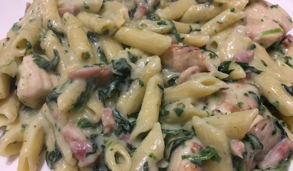 Макарони с бекон и пиле