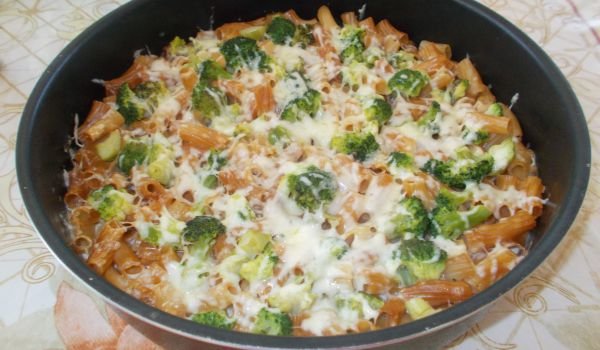 Макарони с броколи и сметана