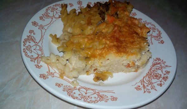 Макарони с колбас и сметана