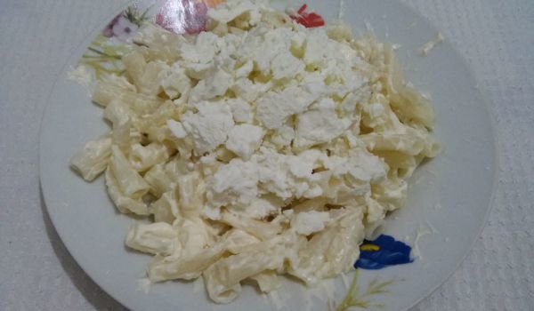 Макарони с лека майонеза и сирене