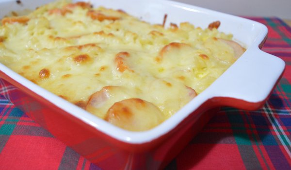 Макарони с наденица на фурна
