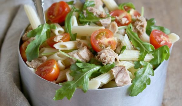 Макарони с риба тон и рукола