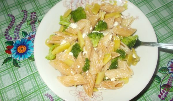 Макарони със сирене, броколи и зелен фасул