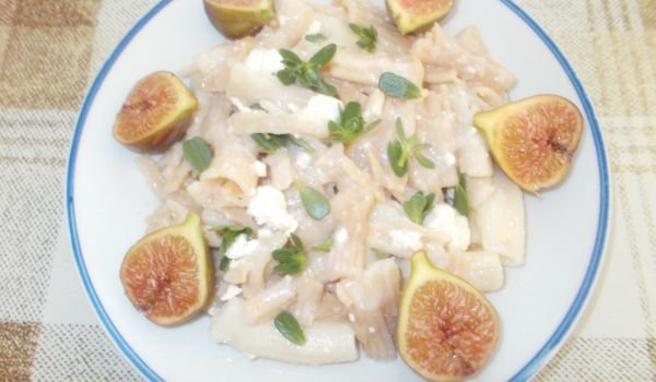Макарони със сирене, тученица и смокини