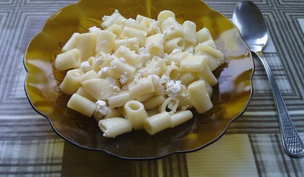 Макарони със сиренце