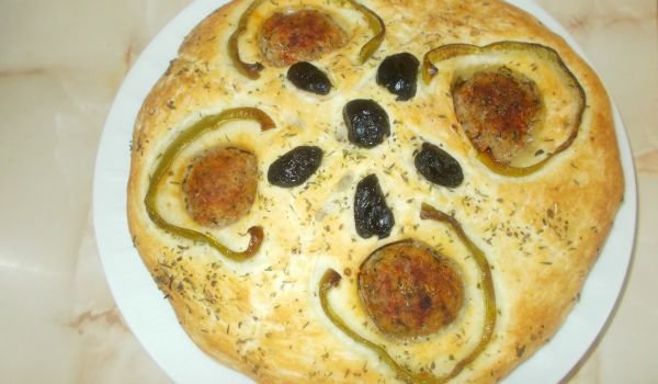 Малка питка с кюфтенца