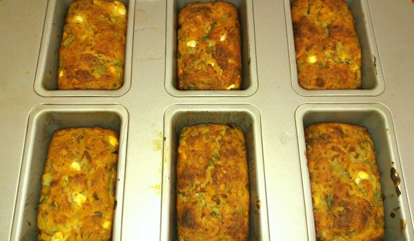 Малки банички мъфини с тученица и тиквички