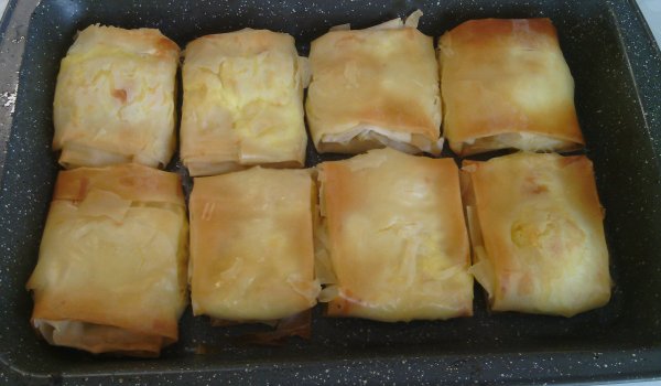 Малки банички със сирене и кускус