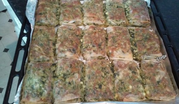 Малки банички със сирене и спанак