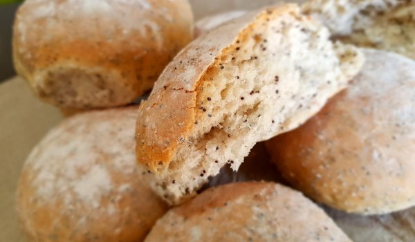 Малки питки с маково семе и фъстъци