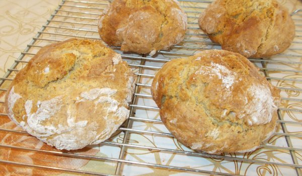 Малки содени питки с извара и ленено брашно