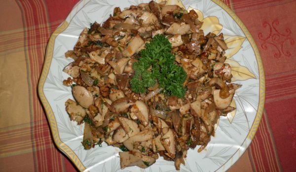 Манатарки с орехи и лук в масло