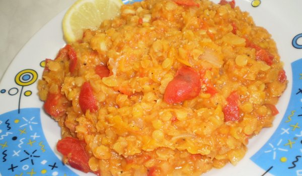 Манджа от червена леща с чушки и моркови