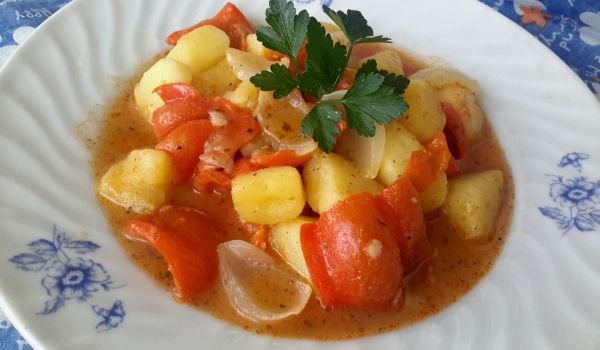 Манджа с червени камби, картофи и лук