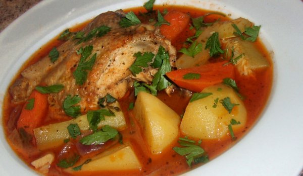 Манджа с пилешко, картофи и тиквички