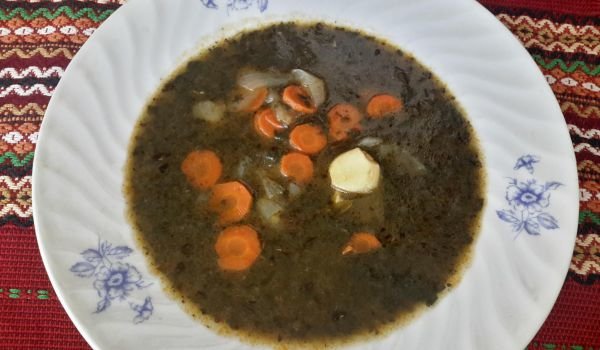 Манджичка с лапад, моркови, лук и чесън