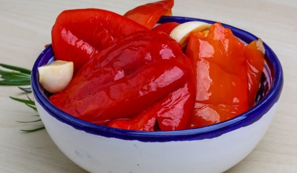 Маринована червена капия по селски