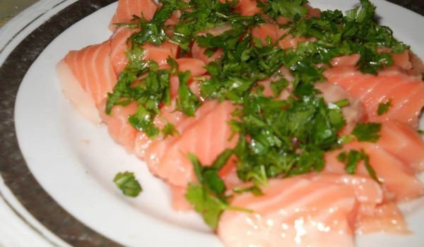 Маринована сьомга с магданоз