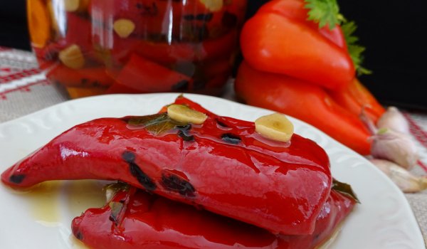 Мариновани чушки с чесън