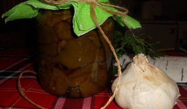 Мариновани чушки в буркани