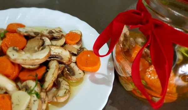 Мариновани гъби и моркови