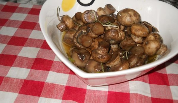 Мариновани гъби с розмарин