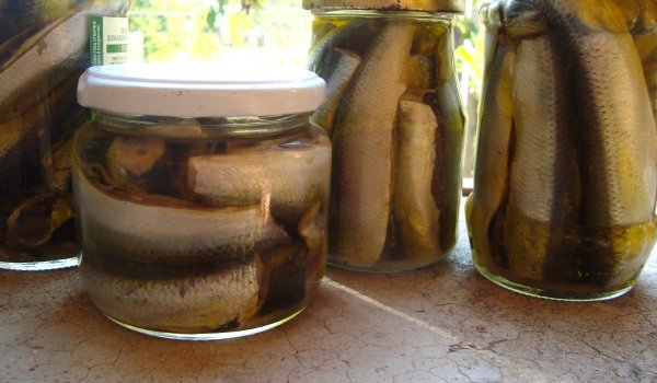 Мариновани херинги в бурканчета
