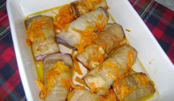 Мариновани патладжанени рулца с моркови