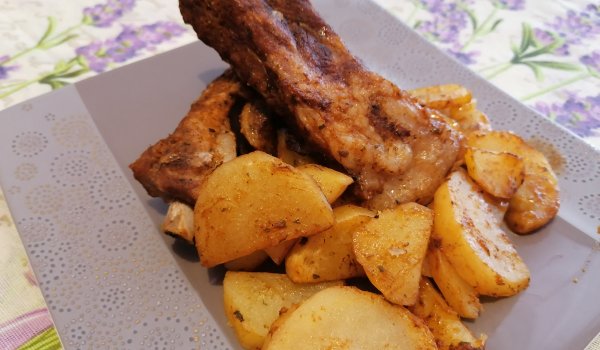 Мариновани свински ребра с картофки