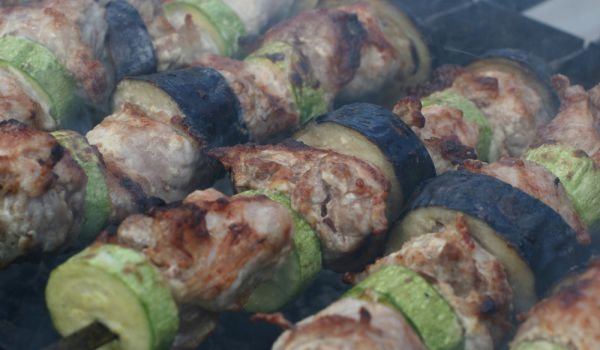 Мариновани свински шишчета