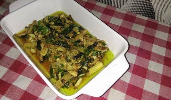 Мариновани тиквички с бяло вино и билки