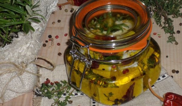 Мариновано пикантно сирене