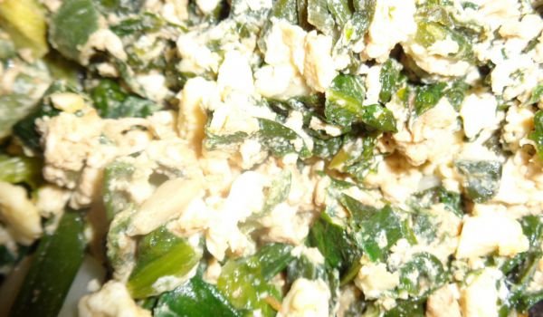 Маруля с яйца и сирене