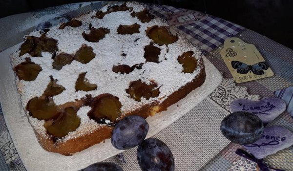 Маслен пай с есенни сливи