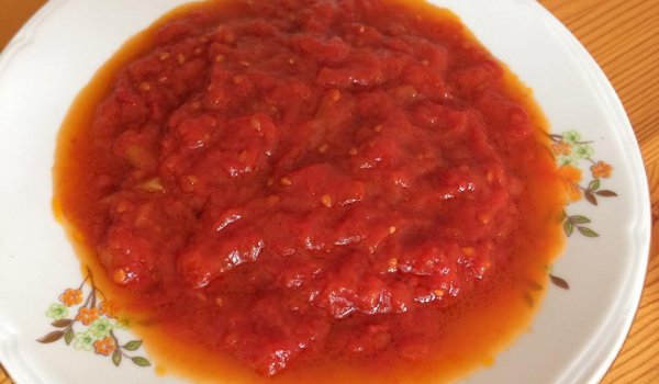Маслен сос с червени домати